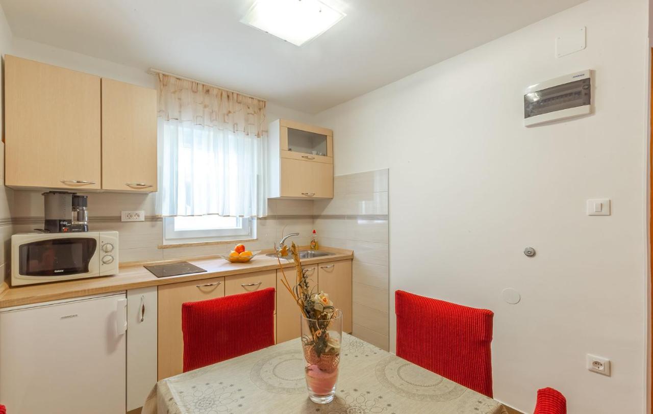 Apartment Ivana B4 N1 *
